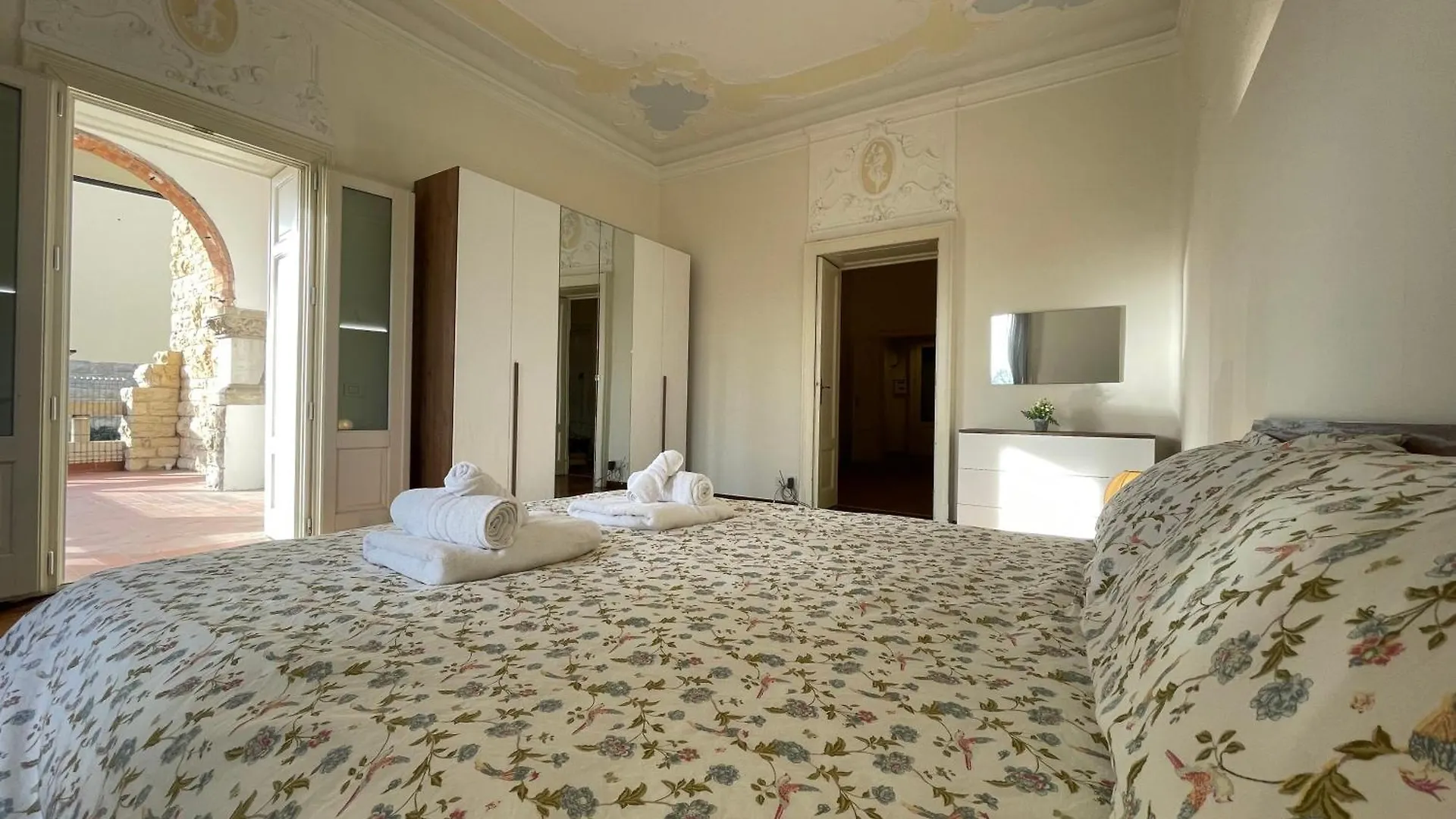 Bg Central Royal Suite Con Parcheggio - Vista Citta Alta Bergamo Italy